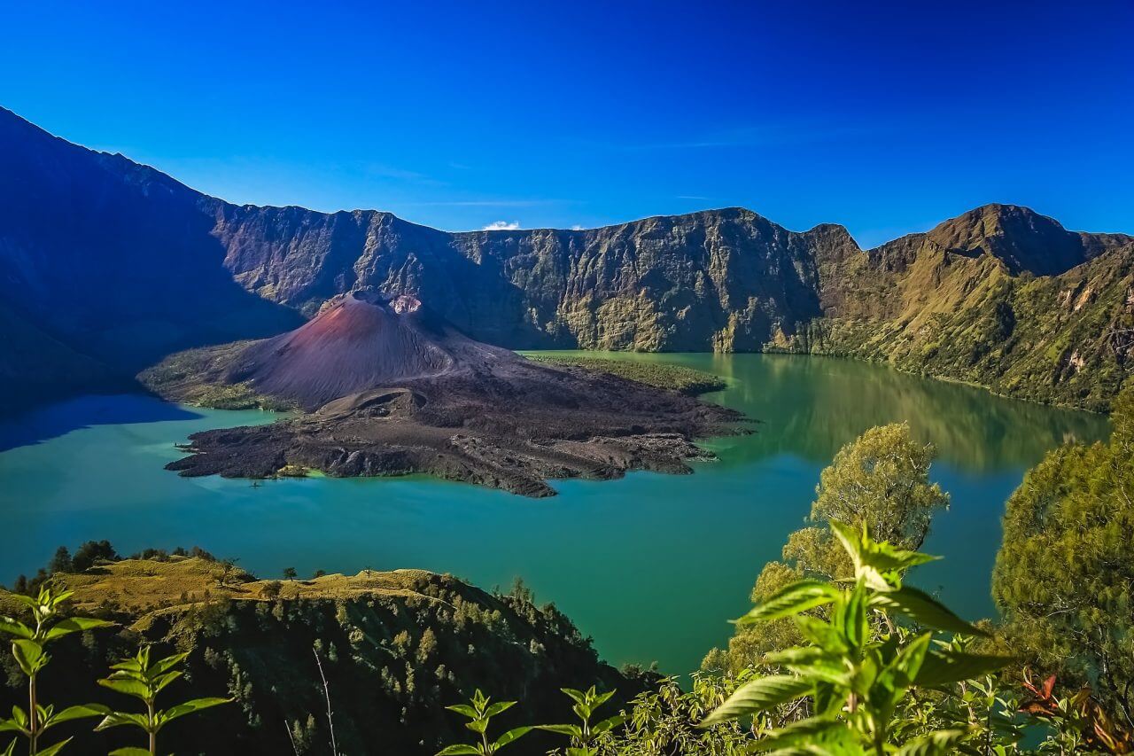 Gunung tertinggi di Indonesia